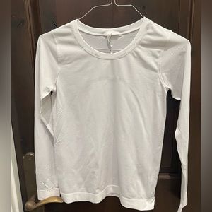 Lululemon white long sleeve top. SZ 4.